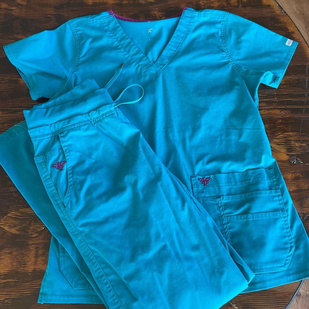 Med Couture Scrub Set. Top is SMALL. Bottoms XSMALL